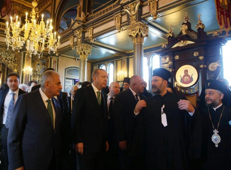 O Ερντογάν σε χριστιανική εκκλησία – Δείτε εικόνες! – Γιατί πήγε εκεί;